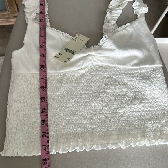 NWT Urban Outfitters Kimchi Blue Sydney Smocked Tank Top White Size XL - Picture 8 of 9